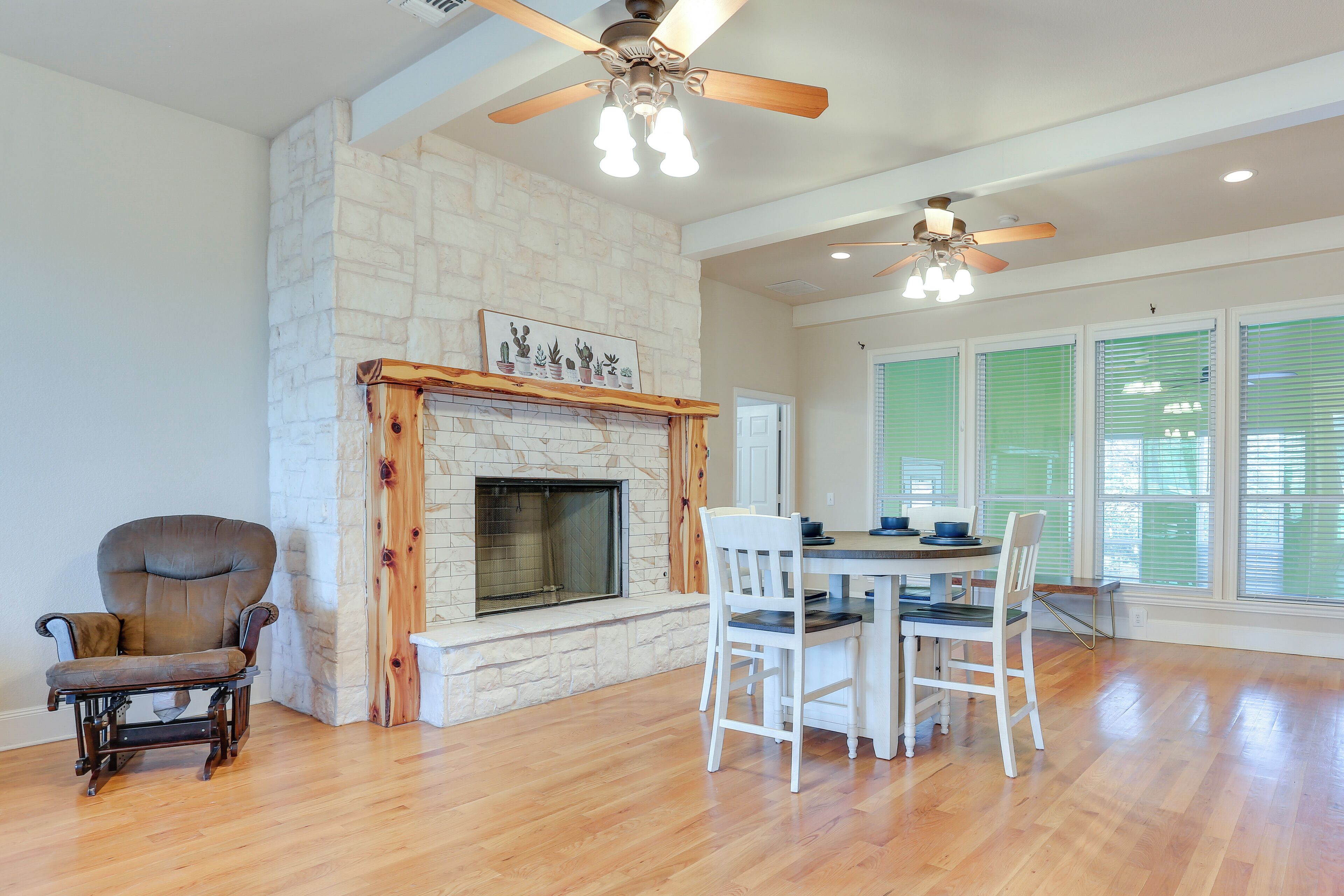 House (5 Bedrooms) | Interior