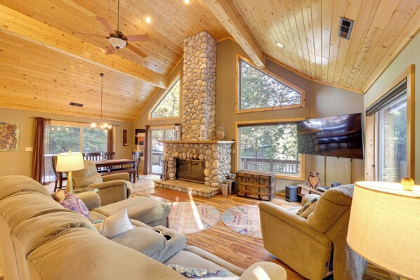 Front of property - 5 Mi to Dodge Ridge: Cabin in Strawberry (Strawberry)