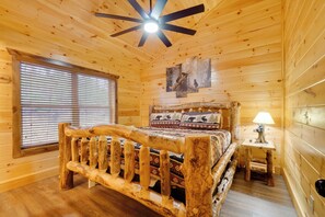 House (4 Bedrooms) | Interior - 12 Mi to Gsmnp: Cabin w/ Game Room in Sevierville (Sevierville)