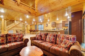 House (4 Bedrooms) | Interior - 12 Mi to Gsmnp: Cabin w/ Game Room in Sevierville (Sevierville)