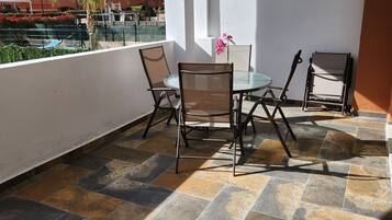 Apartamento, patio, vistas al jardín | Terraza o patio