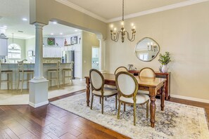 House (3 Bedrooms) | Interior