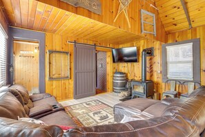 Interior - 14 Mi to Slopes: Long Barn Cabin w/ Fire Pit! (Long Barn)