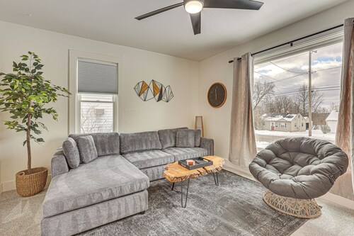 3 Mi to Downtown Youngstown: Updated Apartment