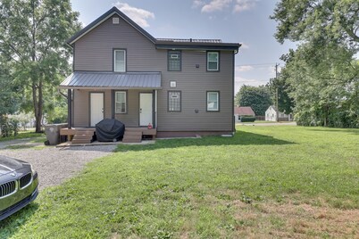 3 Mi to Downtown Youngstown: Updated Apartment