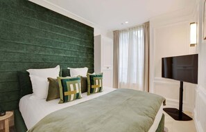 3 makuuhuonetta, silitysrauta/-lauta, vauvan matkasänky, Wi-Fi