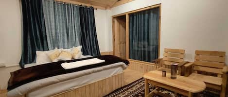 Comfort Studio Suite, Mountain View | Egyptian cotton sheets, premium bedding, laptop workspace, free WiFi