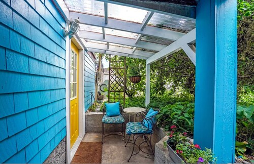 The Artsy Saloon in Vancouver