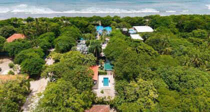 Private Beach Villa in Playa Grande Costa Rica Pool, Free WiFi and parking, AC