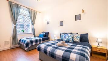 House | 5 bedrooms, iron/ironing board, free WiFi, bed sheets
