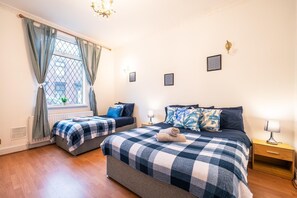 Maison | 5 chambres, fer et planche à repasser, Wi-Fi gratuit, draps fournis