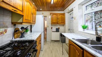 House | Private kitchen | Fridge, microwave, oven, stovetop