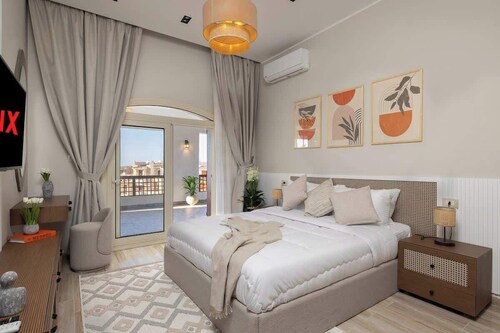 New! Luxury Marina Resort Chalet: Panoramic Rixos & New Alamein Tower Views