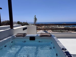 Deluxe Triple Room Sea View with Hot Tub | Private spa tub