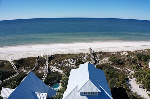 On the beach - Shiny new luxury Gulf front w/ one acre lot, pool, elevator, beach gear (Port St. Joe)