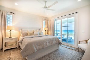 5 bedrooms, iron/ironing board, travel cot, free WiFi - Shiny new luxury Gulf front w/ one acre lot, pool, elevator, beach gear (Port St. Joe)