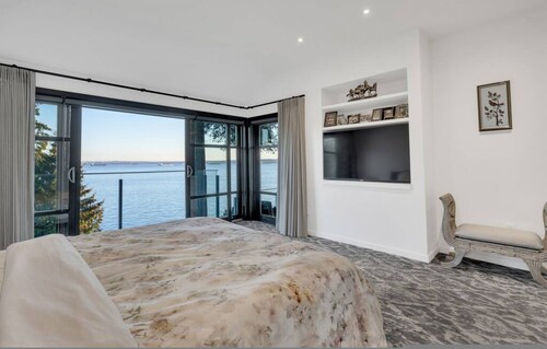 Sunset Lane Waterfront Home