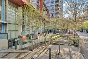 1 bedroom - Upscale Olympic Village Gem (Vancouver)