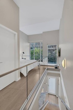 1 bedroom - Upscale Olympic Village Gem (Vancouver)