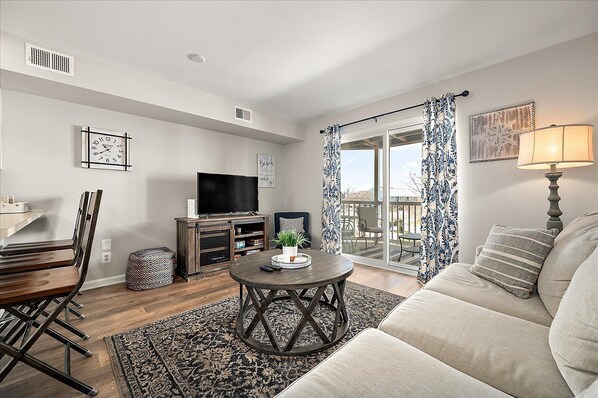 Living area - Cozy 1 Bedroom Condo by Northside Park! (Ocean City)