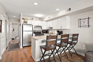 Private kitchen - Cozy 1 Bedroom Condo by Northside Park! (Ocean City)