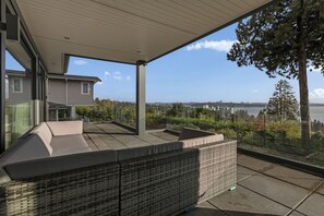 House | 4 bedrooms - Ocean City View Home (West Vancouver)