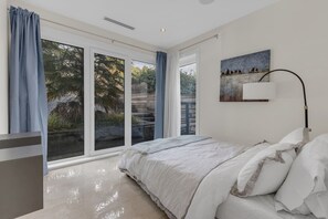 House - Ocean City View Home (West Vancouver)