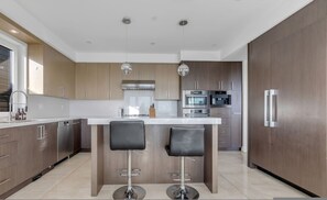 House - Ocean City View Home (West Vancouver)