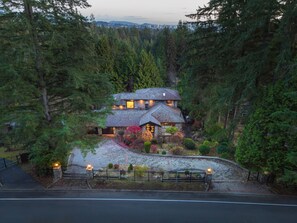 House | 6 bedrooms - Upscale West Van Estate (West Vancouver)