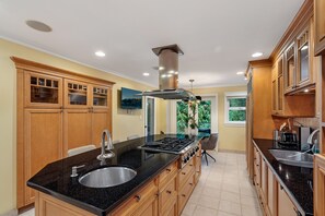 House | 6 bedrooms - Upscale West Van Estate (West Vancouver)