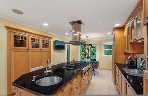 House | 6 bedrooms - Upscale West Van Estate (West Vancouver)