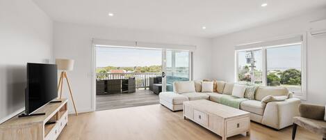 Télévision, cheminée