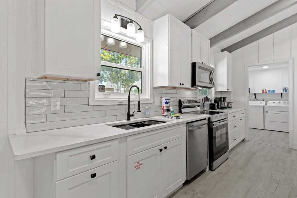 冰箱、微波炉、烤箱、炉灶