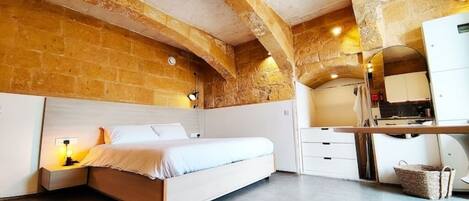 1 bedroom, desk, iron/ironing board, free WiFi