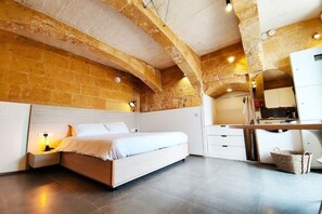 1 bedroom, desk, iron/ironing board, free WiFi