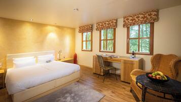 In-room safe, free WiFi, bed sheets