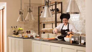 3 restaurants, serveren ontbijt, diner, lokale gerechten