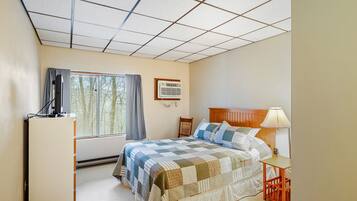 1 bedroom, iron/ironing board, free WiFi