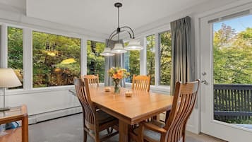 Condo, 3 Bedrooms | Dining