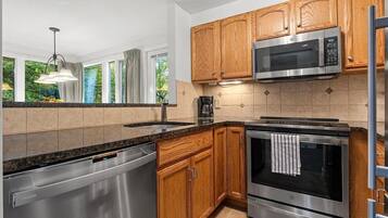 Condo, 3 habitaciones | Cocina privada | Refrigerador, horno, cafetera y tetera y tostadora