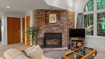 Condo, 3 habitaciones | Área de sala de estar