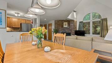 Condo, 3 habitaciones | Restaurantes