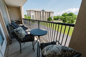Condo, 2 Bedrooms | Property grounds