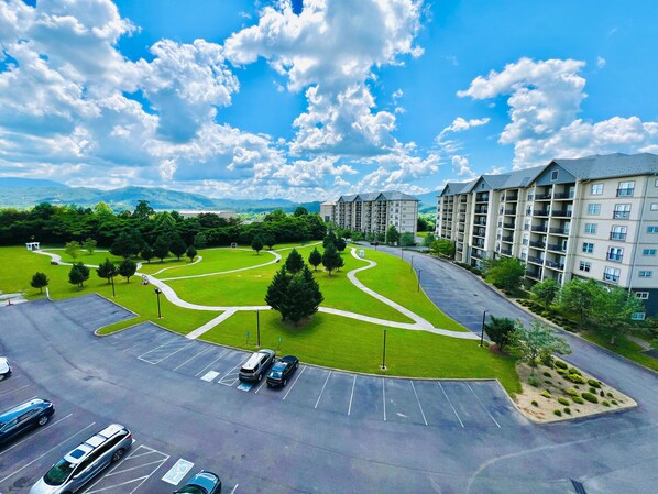 Condo, 2 Bedrooms | Property grounds