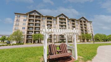 Condo, 2 Bedrooms | Exterior