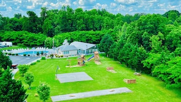 Condo, 2 Bedrooms | Sport court