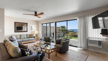 Condo, 1 Bedroom | Ruang tamu