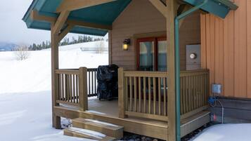 Cabin, 4 Bedrooms | Property grounds