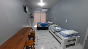Basic Studio | 1 bedroom, free WiFi, bed sheets - Recanto dos passaros (Itapema)