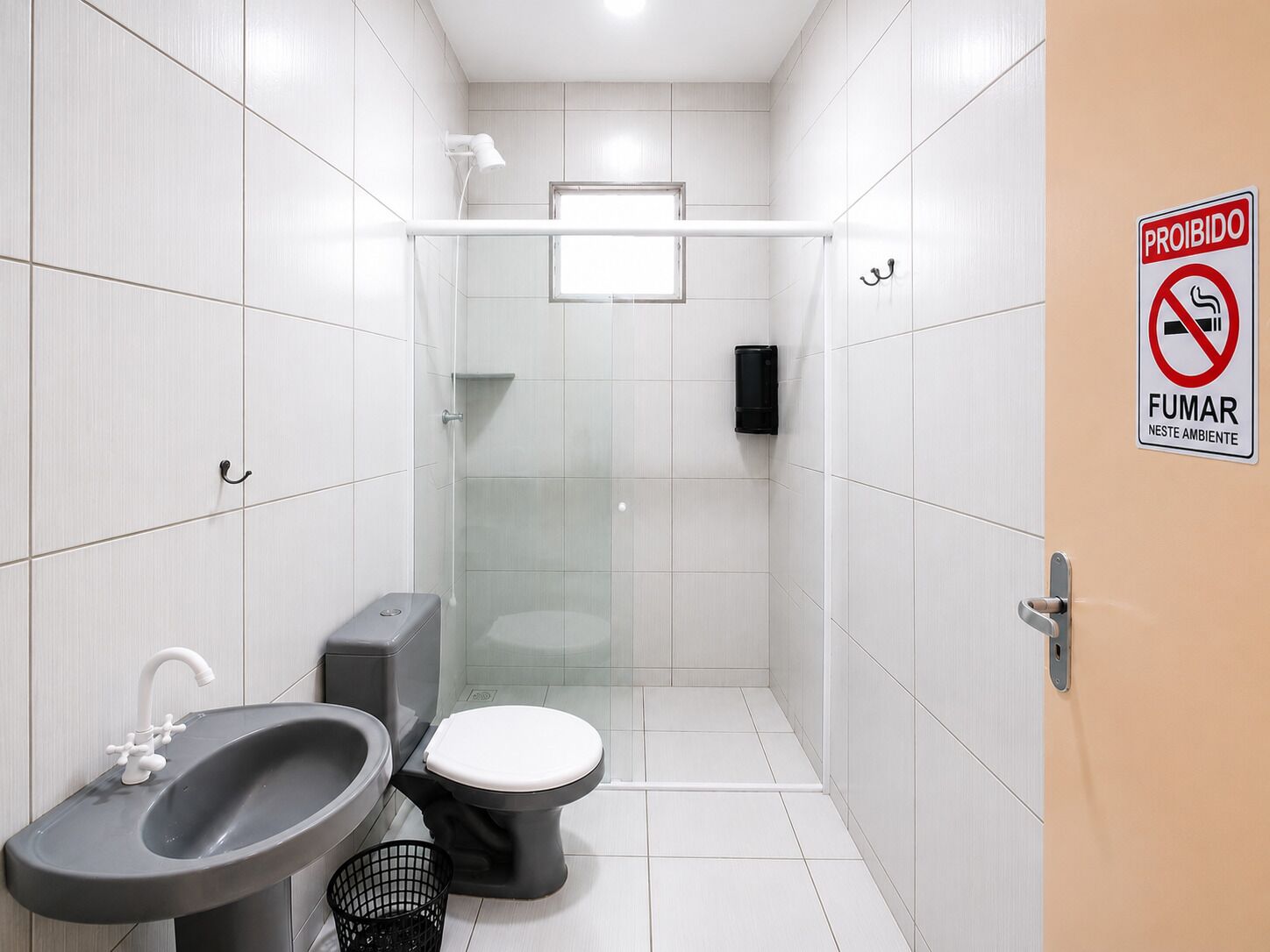 Basic Studio | Bathroom | Shower, towels